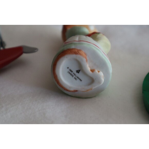 Lot Of 5 Hallmark Cat Kitty Feline Ornaments Picture Frame Sail Boat Basket - Picture 12 of 15